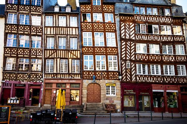 ville de rennes bâtiment à pans de bois, place du champ Jacquet